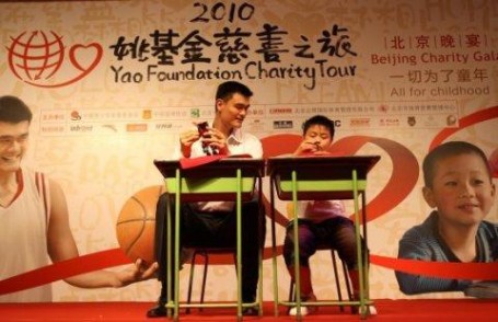 Yao Ming during his charity gala. (www.yaomingmania.com)